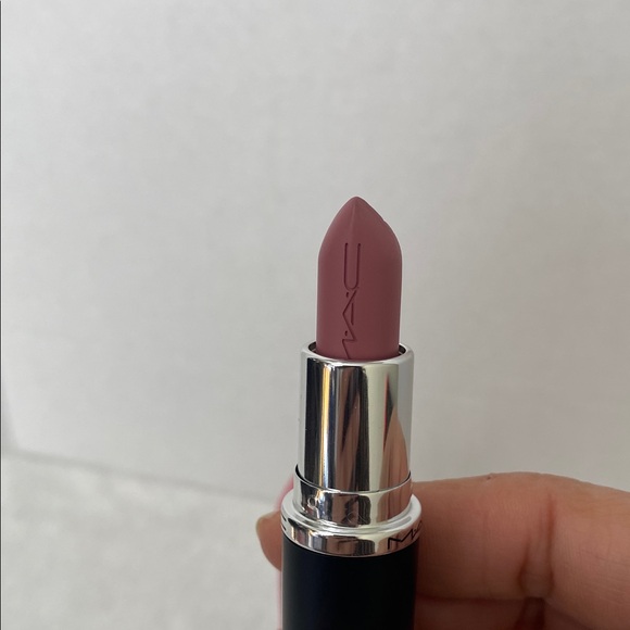 MAC Cosmetics Satin Lipstick 821 Pink Peppermint - Picture 5 of 8